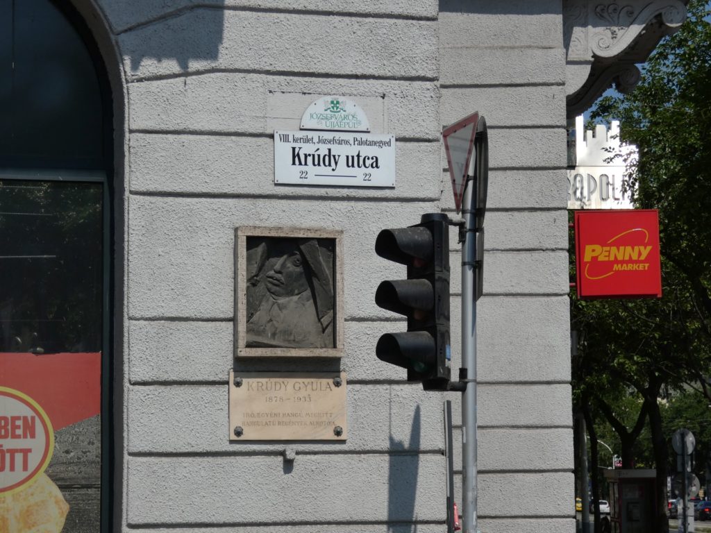 amiątkowa tablica na ulicy Krúdyego w Budapeszcie